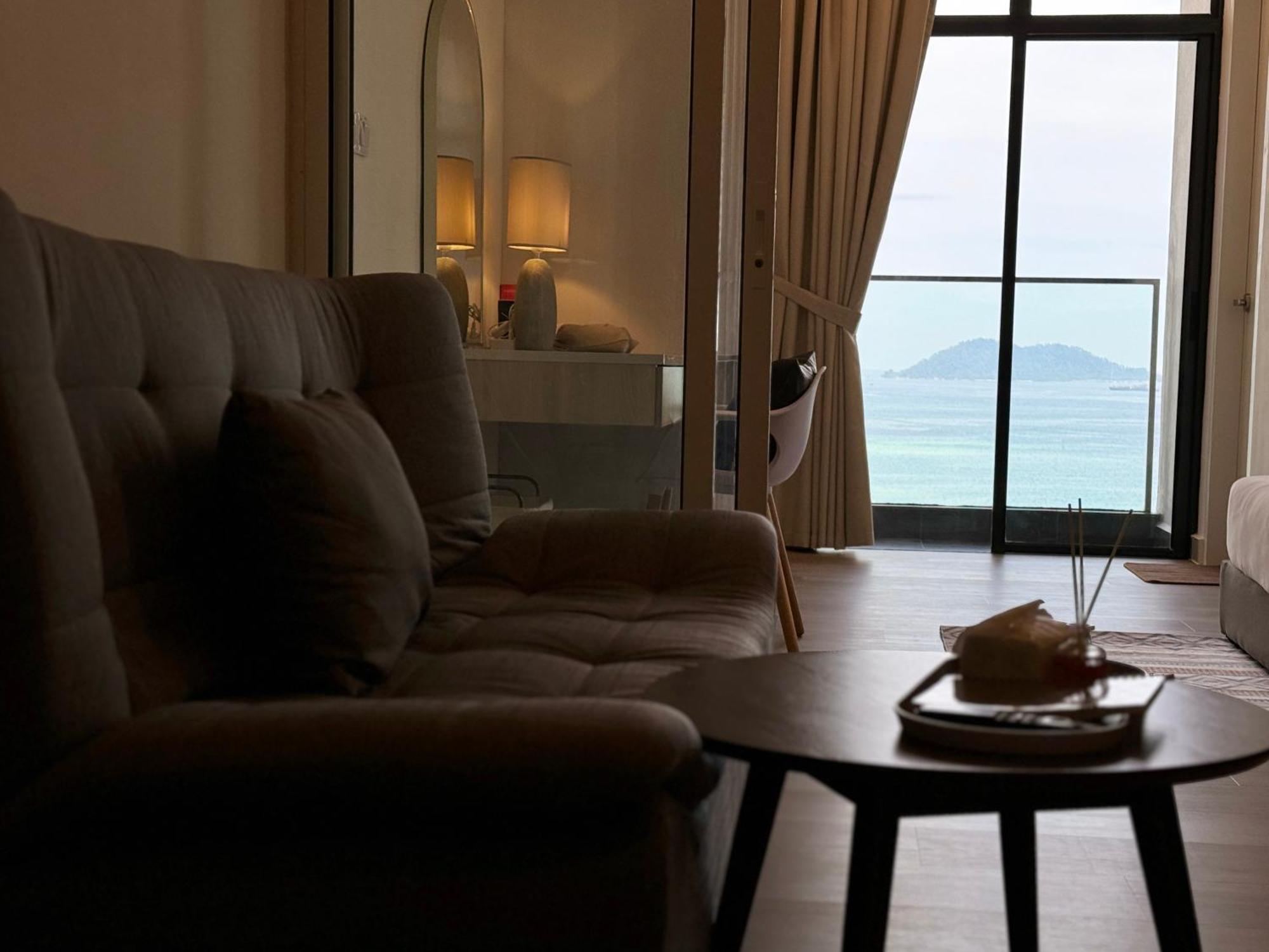 The Shore Cbd Kota Kinabalu By Laxzone Suite Экстерьер фото