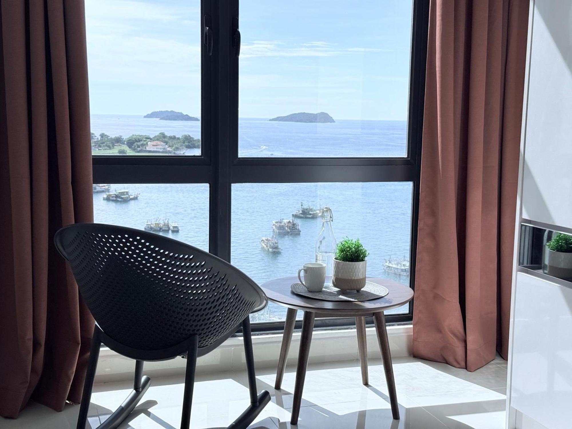 The Shore Cbd Kota Kinabalu By Laxzone Suite Экстерьер фото