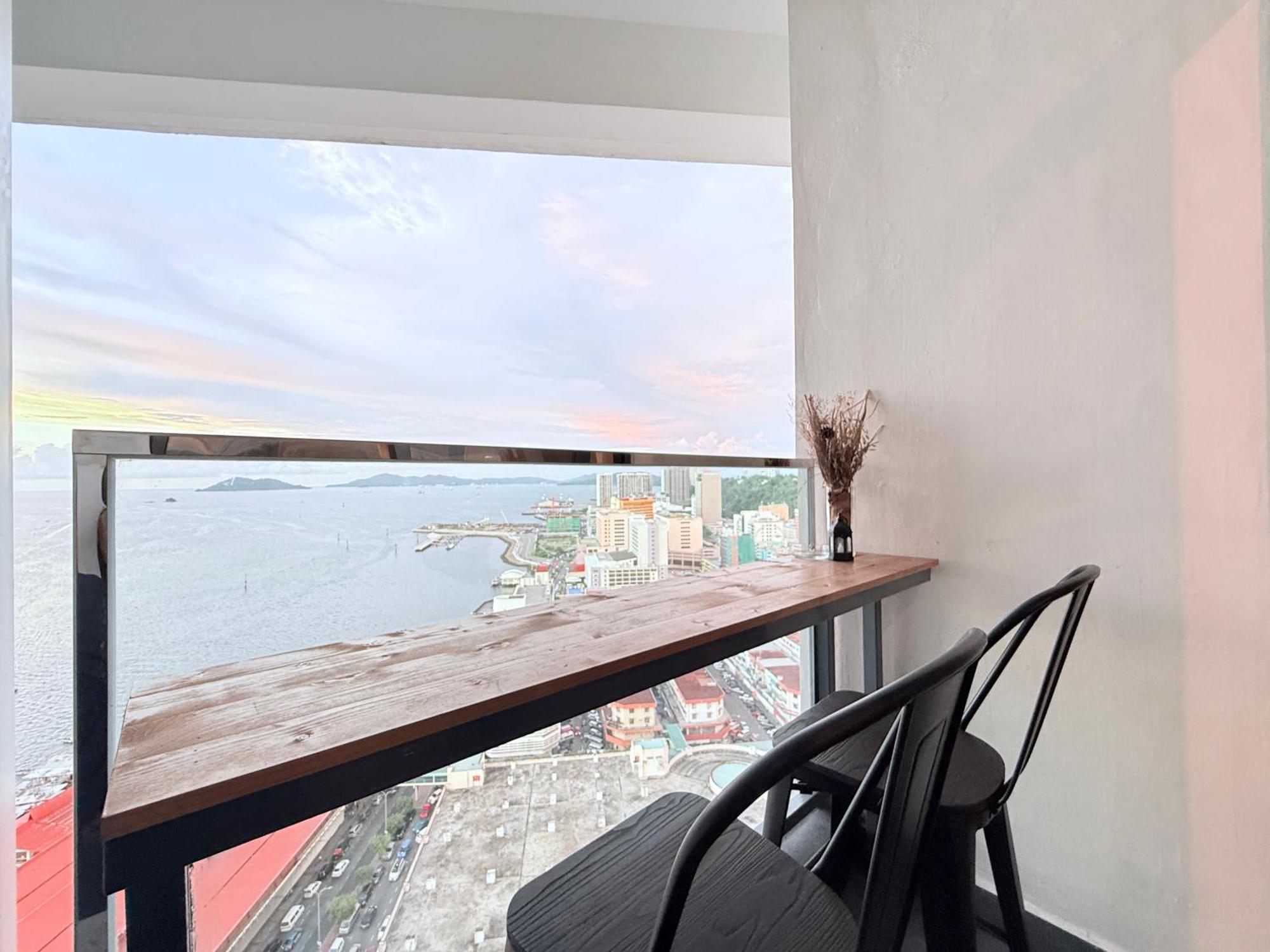 The Shore Cbd Kota Kinabalu By Laxzone Suite Экстерьер фото